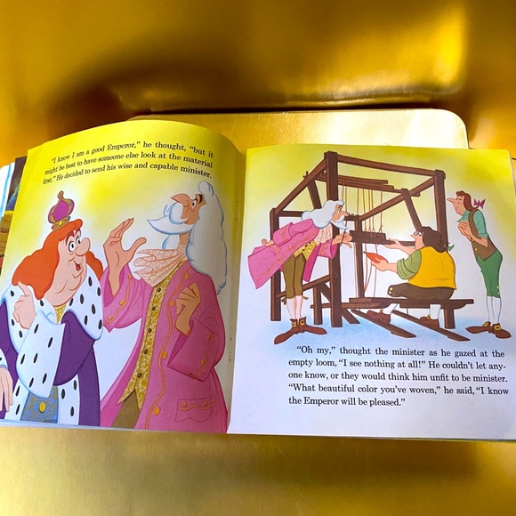 DISNEYLAND VTG 1970 THE EMPERORS NEW CLOTHES VINYL RECORD & READ ALONG STORYBOOK - Picture 5 of 15